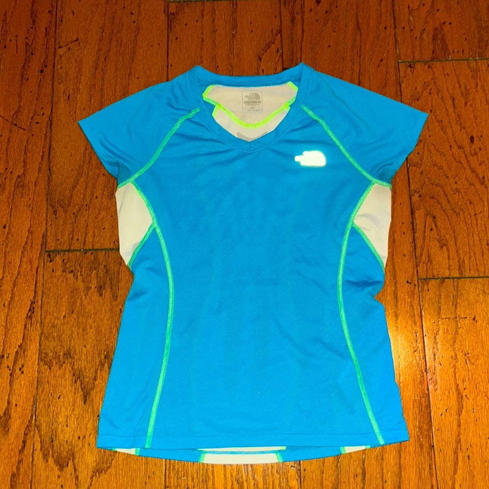 Totally awesome NorthFace, size S running shirt